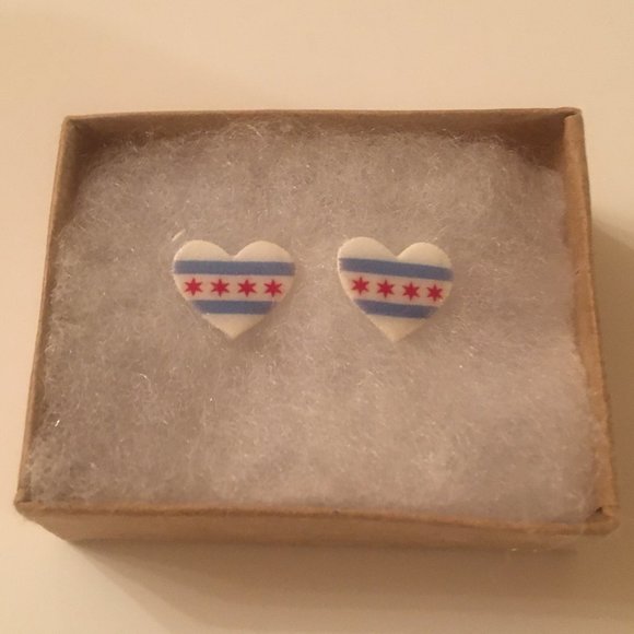 Chicago flag heart-shaped earrings + free Chicago heart patch - Picture 2 of 5